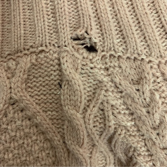 Vici Blush Pink Ruffle Shoulder Chunky Knit Sweater Size Medium - Picture 9 of 9